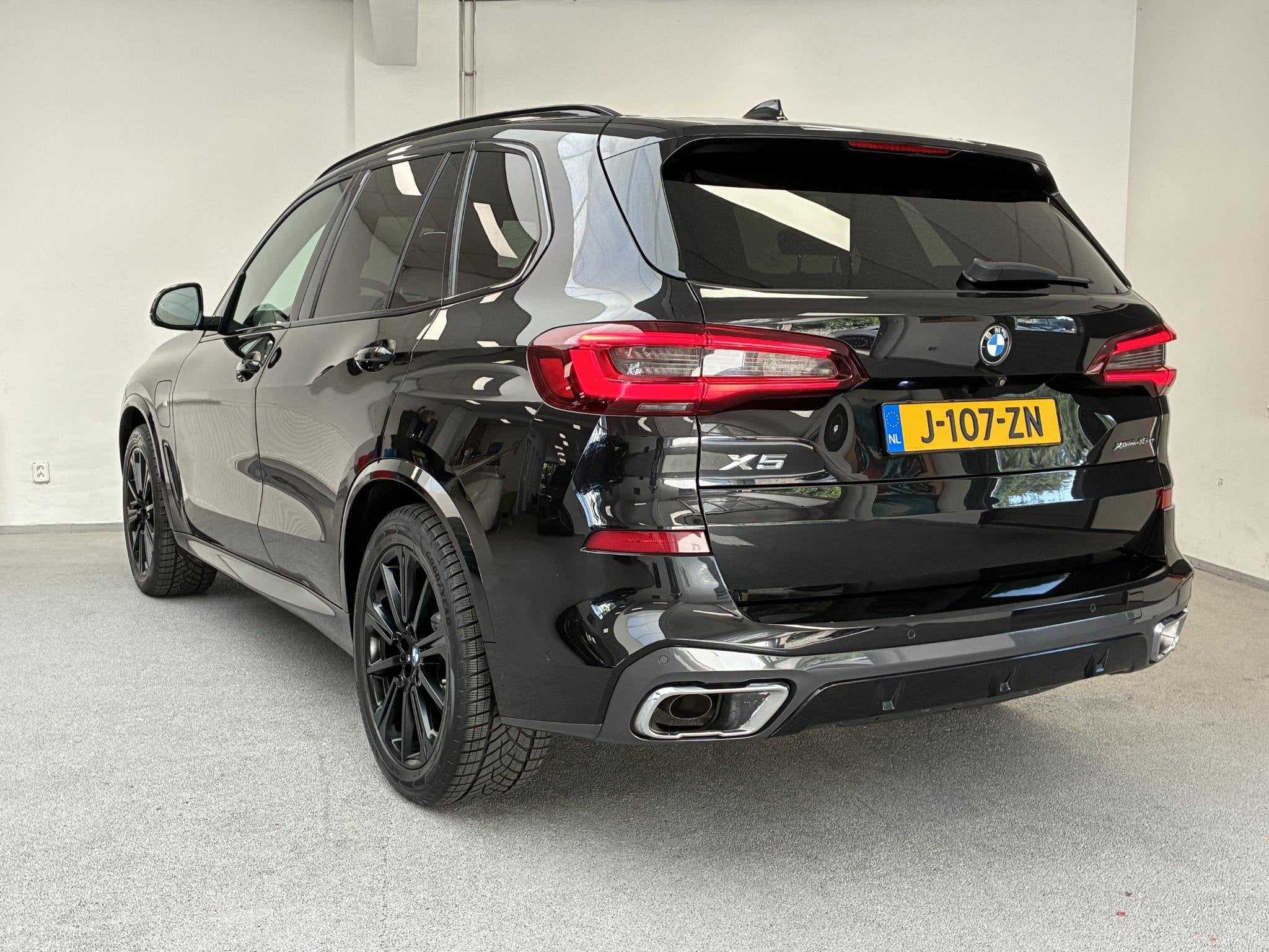 BMW X5 xDrive45e M-Sport Shadow Line | PANO | HEAD-UP | CAME, Auto's, 77 km/l, Gebruikt, 394 pk, Zwart