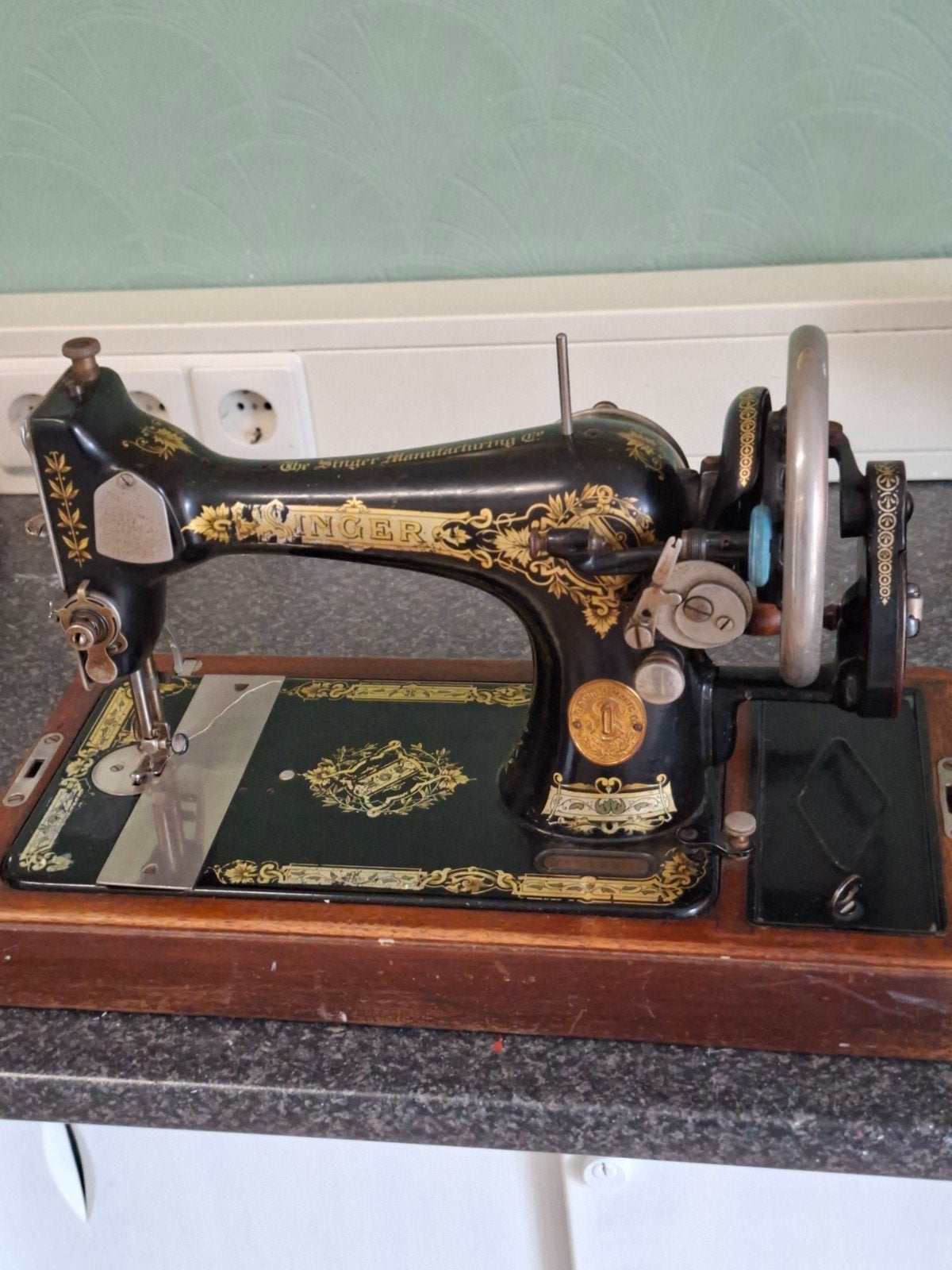 Antiek naaimachine  met koffer, Antiek en Kunst, Antiek | Naaimachines, Ophalen