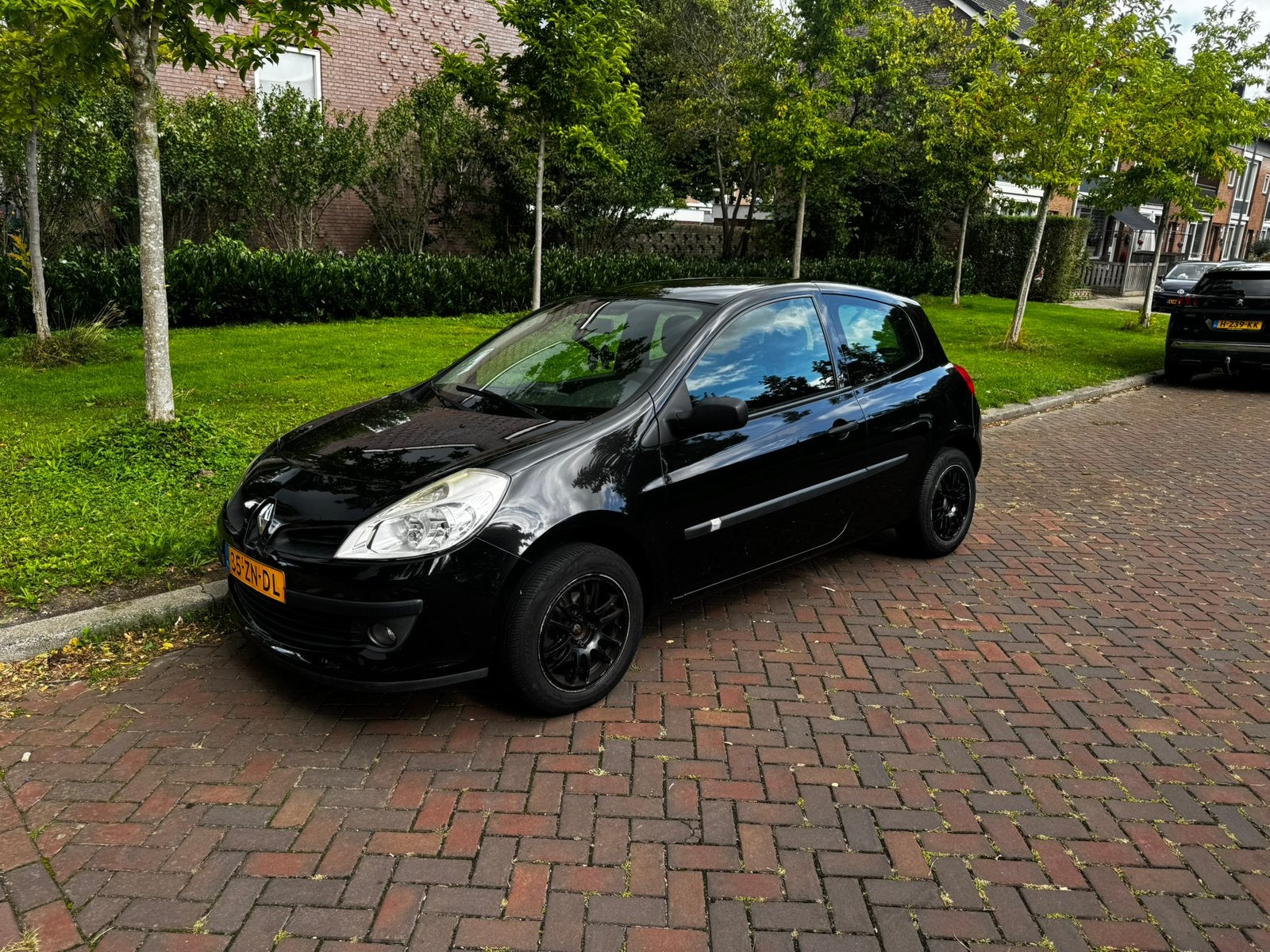 Renault Clio special line III 1.2 16V 75 pk 3D 2008 Zwart, Auto's, Renault, Voorwielaandrijving, 535 kg, 4 cilinders, Metallic lak