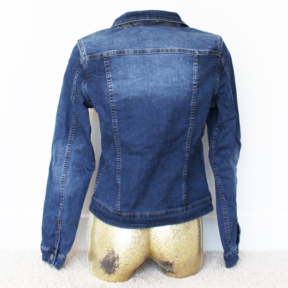 Mooi Spijkerjasje - 80 (M) € 35,-, Kleding | Dames, Overige Dameskleding, ---, Ophalen of Verzenden, Zo goed als nieuw