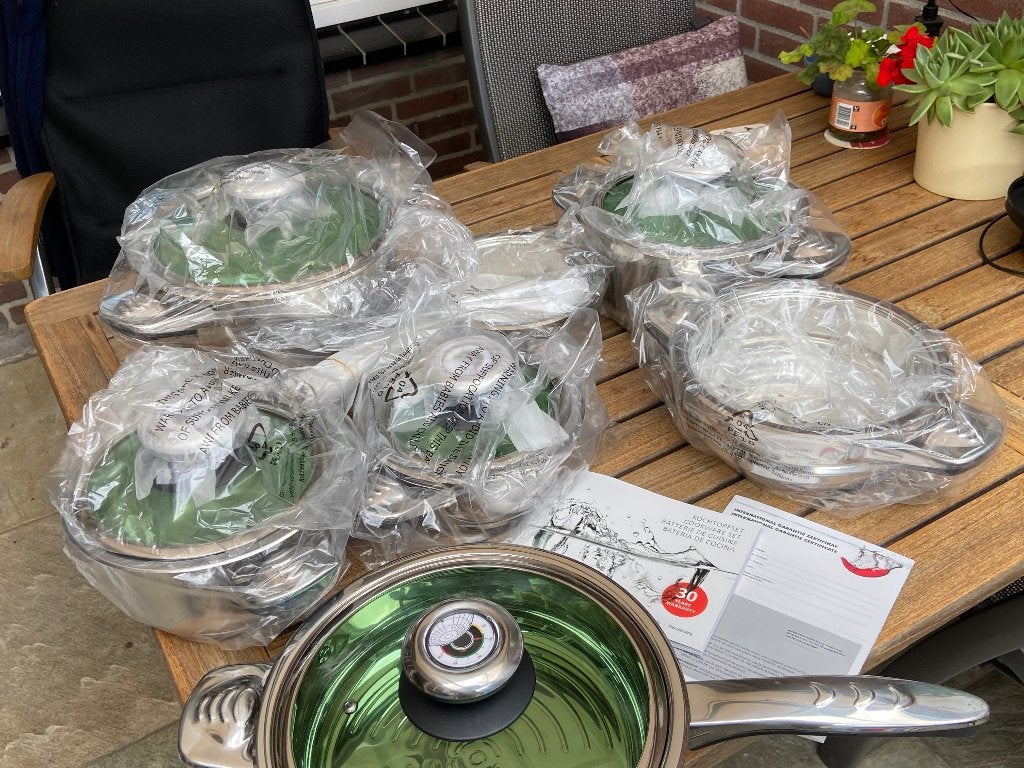 Gloednieuw pannenset met stoomfunctie, Huis en Inrichting, Keuken | Potten en Pannen, Ophalen, Nieuw, Pannenset, Rvs