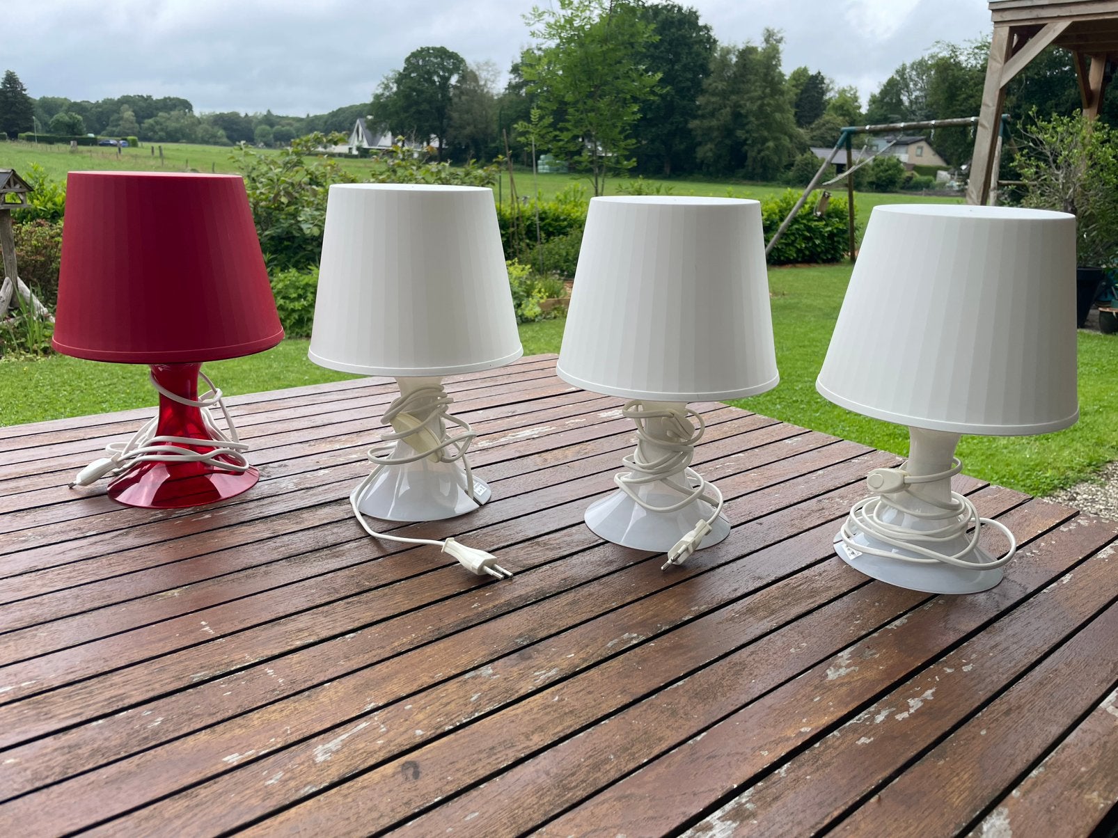 Ikea tafellamp lampan 3x wit / 1x rood, Ophalen of Verzenden, Zo goed als nieuw, Kunststof, Minder dan 50 cm