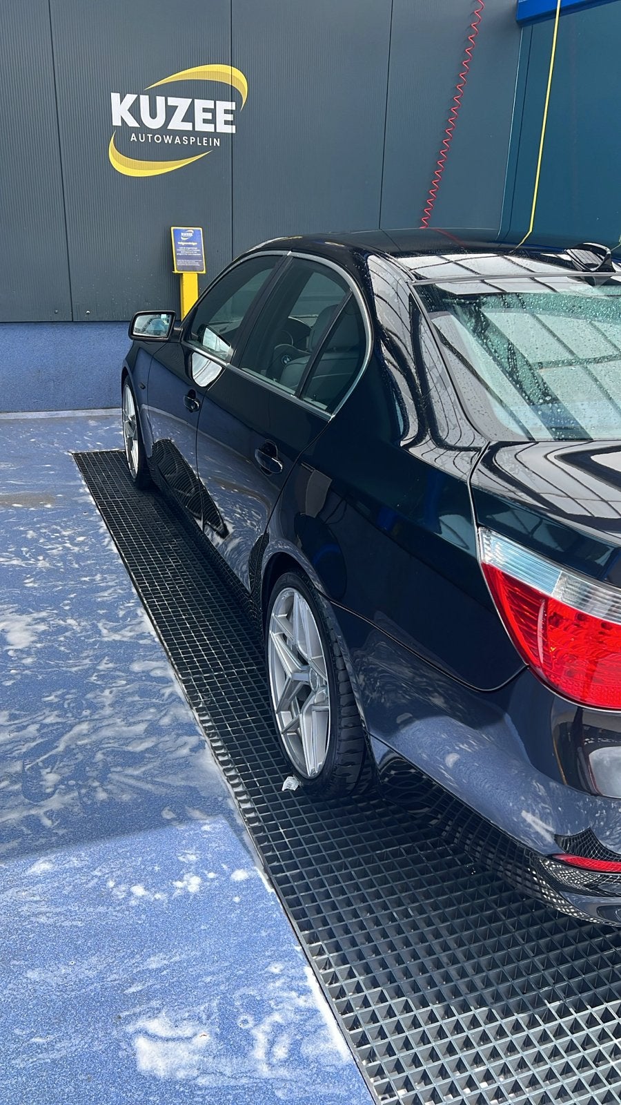 BMW 5-Serie 4.4 I 545 AUT 2005 Zwart, Auto's, Automaat, Achterwielaandrijving, 1610 kg, 2000 kg