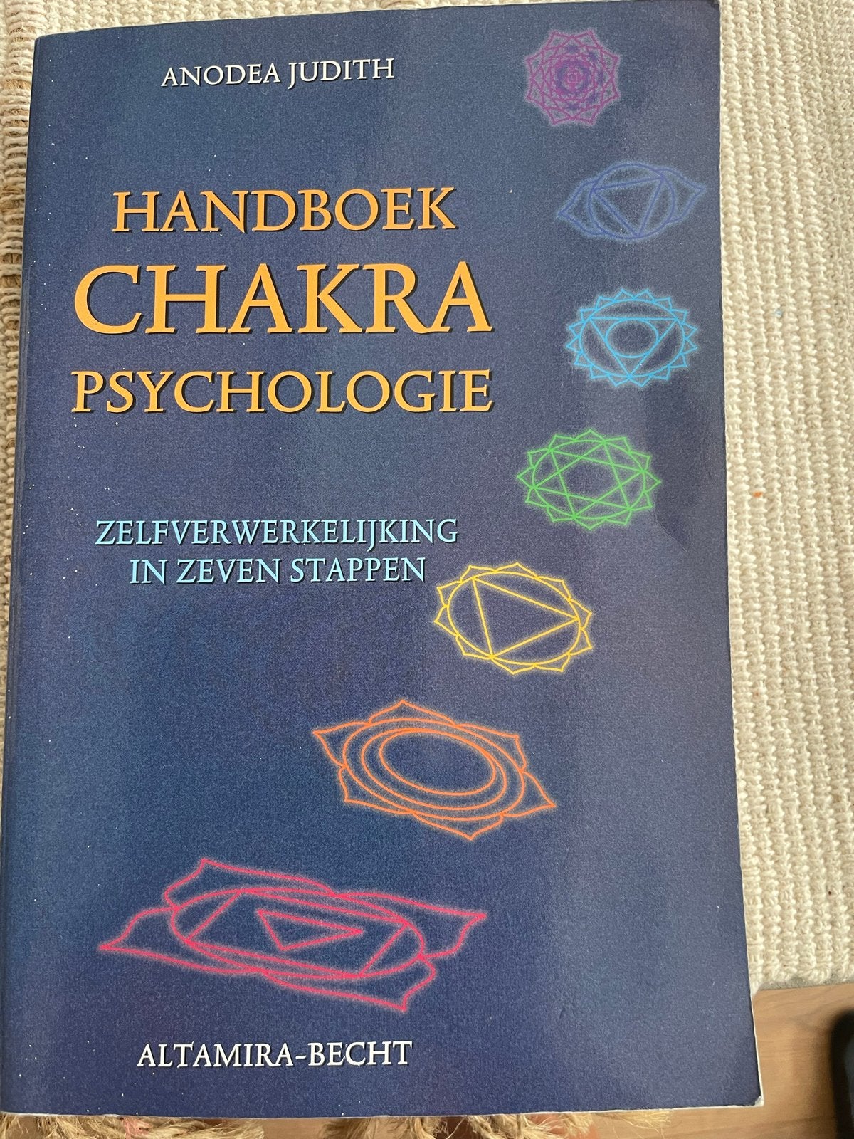 Handboek Chakra Psychologie - Anodea Judith, Boeken, Ophalen of Verzenden, Gelezen, Spiritualiteit algemeen, Achtergrond en Informatie