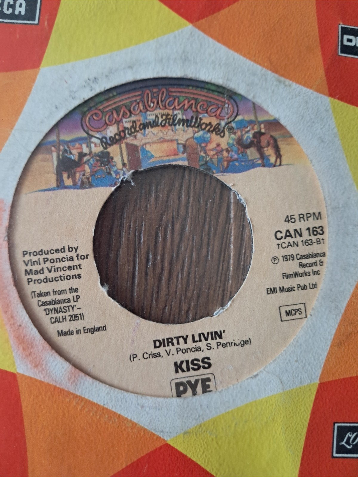 KISS - Sure Know Something / Dirty Livin' 7 inch vinyl, Gebruikt, Originele persing, 7 inch, Ophalen of Verzenden