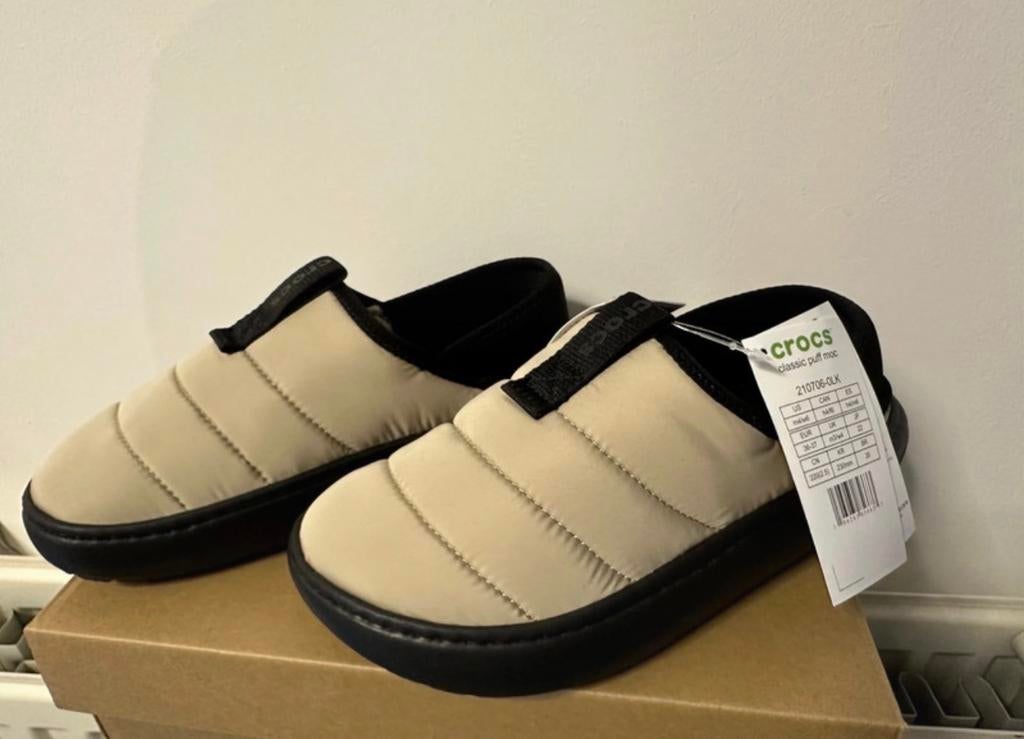 Nieuwe Crocs Classic Puffy Moc - Maat 36-37, Ophalen of Verzenden, Nieuw, Beige, Pantoffels of Sloffen
