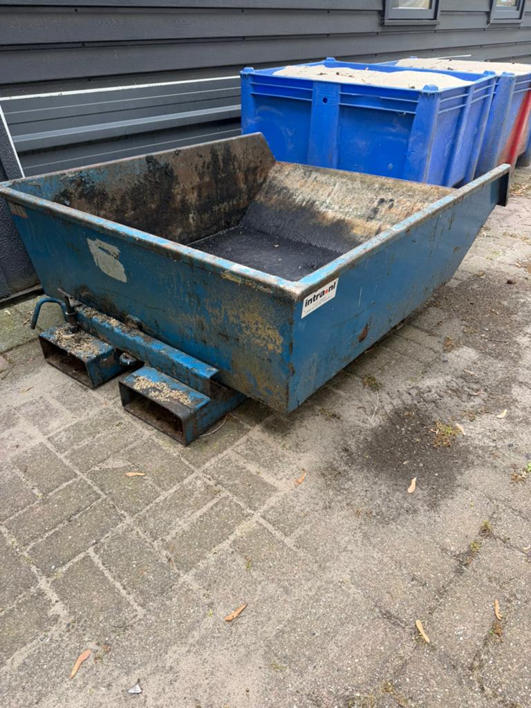 Kantel / kiepbak voor loader of heftruck, Ophalen, Gebruikt, IJzer