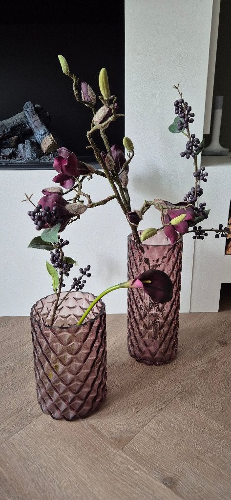 2 oudroze vazen met kunstbloemen Magnolia en besjes, Ophalen, Nieuw, Roze, Glas