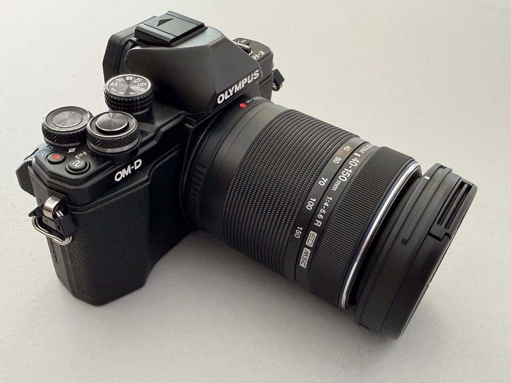 OM-D E-M10 Mark II plus M.Zuiko Digital 40-150mm 1:4-5.6, Ophalen, Gebruikt, Kantelbaar/draaibaar scherm, 16 megapixels