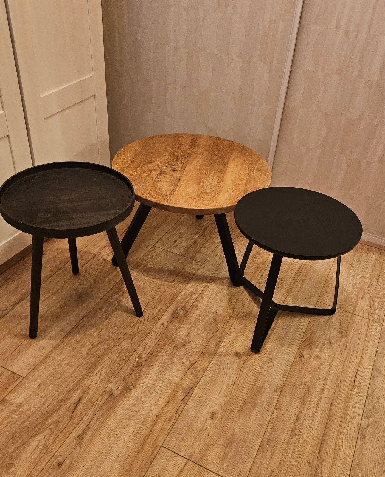 Drie leuke bijzettafels, Huis en Inrichting, Tafels | Bijzettafels, Minder dan 45 cm, Minder dan 55 cm, Gebruikt, Modern, Industrieel