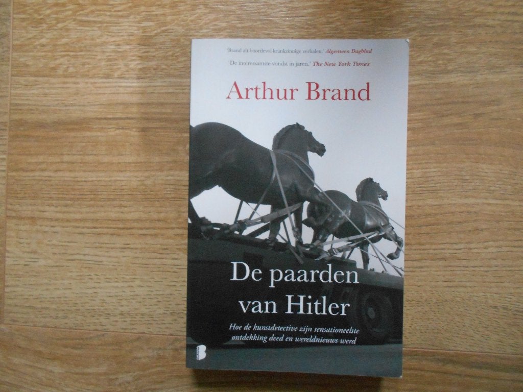 Arthur Brand De paarden van Hitler, Ophalen of Verzenden, Tweede Wereldoorlog, Zo goed als nieuw, Overige onderwerpen