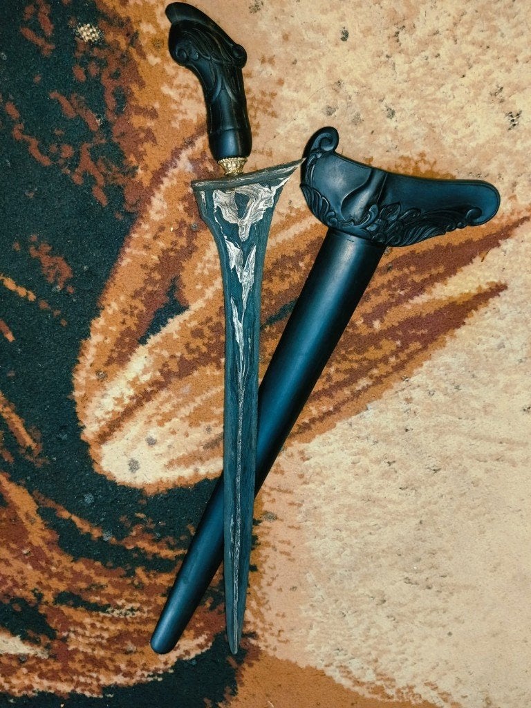 Antieke Keris Tilam Upih met Pamor Pancuran Mas Madura SVA78, Indonesië, Meerkleurig, Wapen, Gesneden