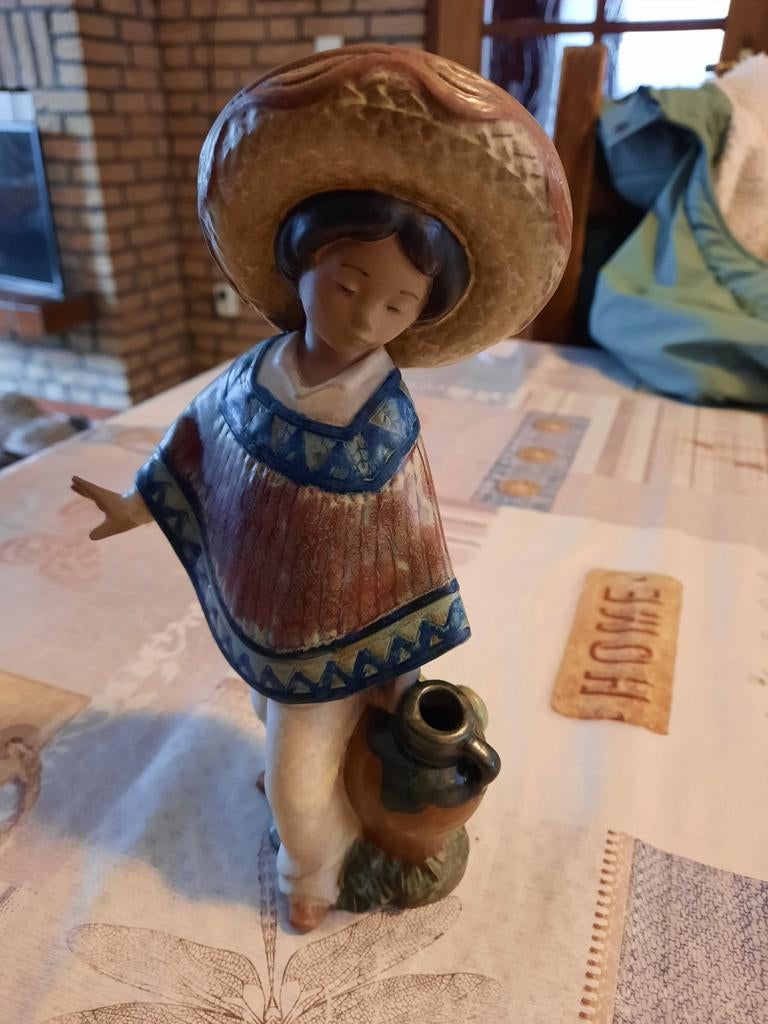 Lladro handgemaakt beeld: Pedro met kan., Ophalen of Verzenden, Zo goed als nieuw, Dier