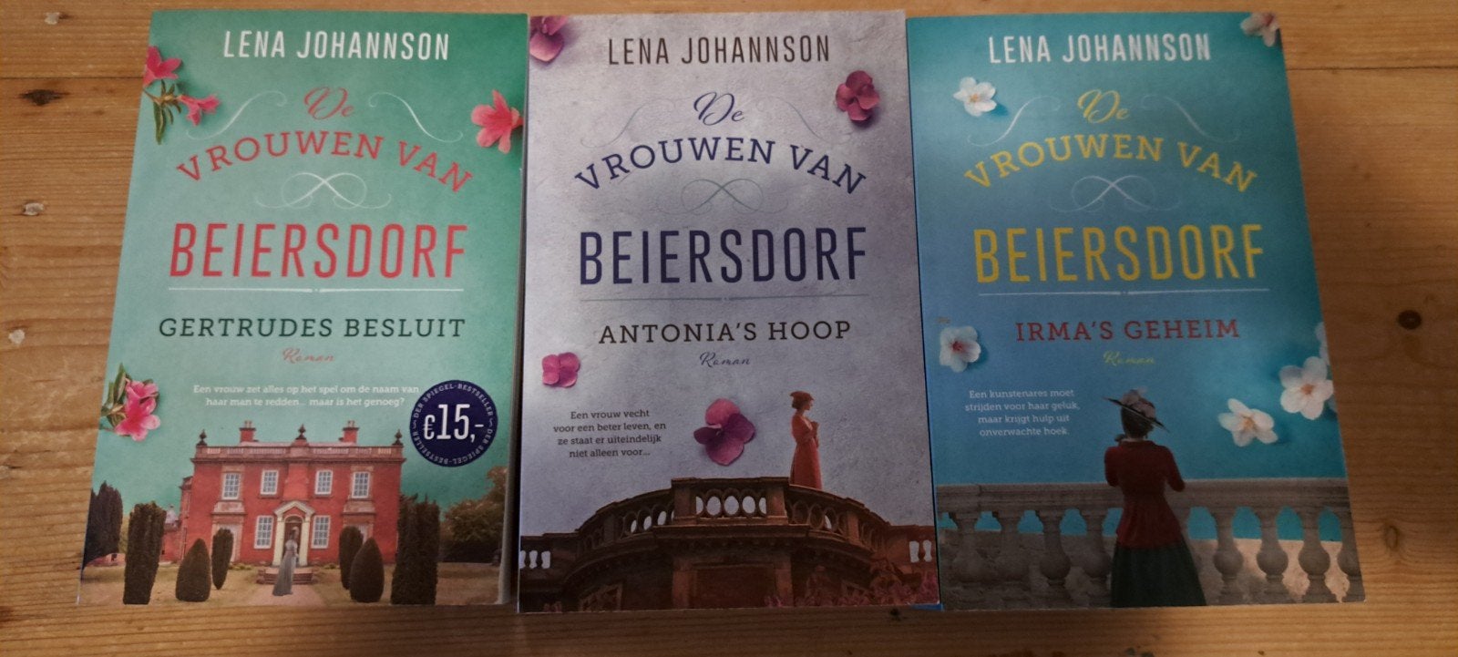 De Vrouwen van Beiersdorf - Lena Johannson (3 boeken), Ophalen of Verzenden, Gelezen, Lena Johannson, Nederland