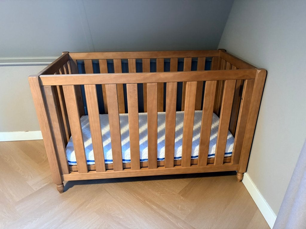 ledikant + aerosleep matras, Kinderen en Baby's, Babywiegjes en Ledikanten, Ophalen, Zo goed als nieuw, Ledikant