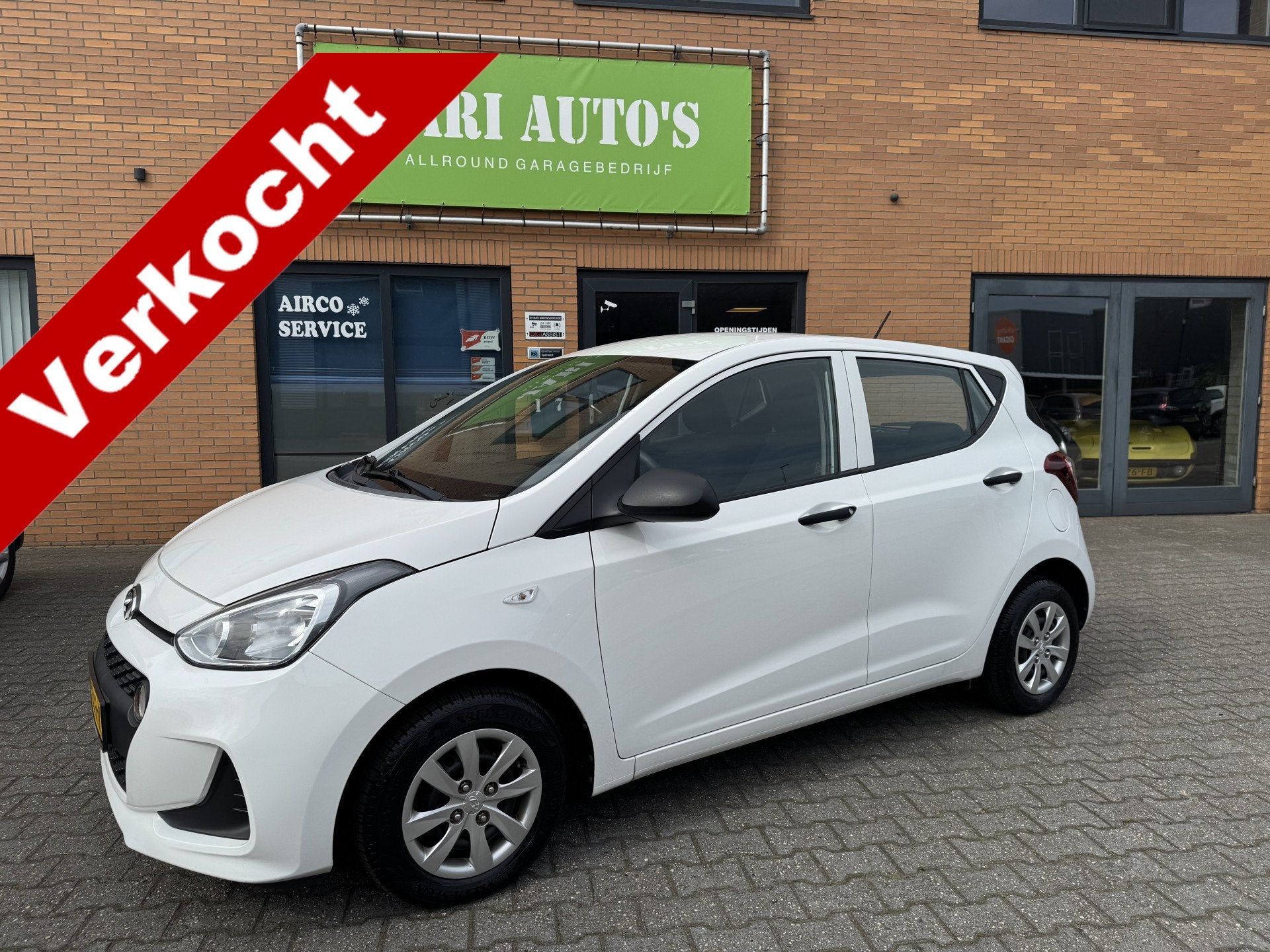 Hyundai i10 1.0i i-Motion Airco, weinig km, nieuwe banden, Auto's, Voorwielaandrijving, Gebruikt, 4 stoelen, Wit