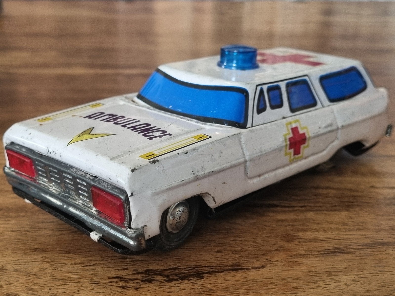 Vintage Blikken Ambulance  - Made in China MF 27, Ophalen of Verzenden