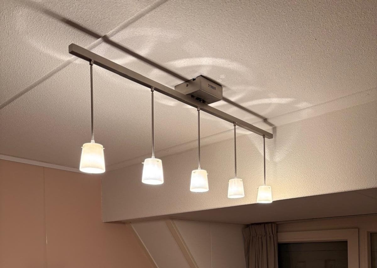 Moderne hanglamp met 5 glazen kappen, Huis en Inrichting, Lampen | Hanglampen, Ophalen, Gebruikt, Glas, Modern
