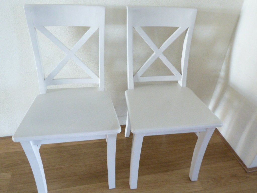 Stoelen wit van hout twee stuks  zijn stevig en zwaar., Ophalen, Twee, Wit, Zo goed als nieuw