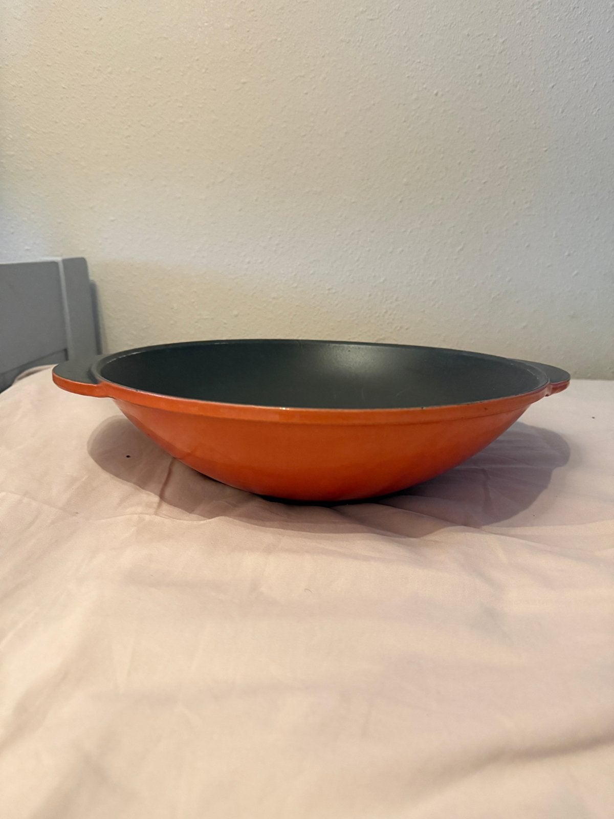 Gietijzeren Wokpan - Oranje, Huis en Inrichting, Gebruikt, Ophalen of Verzenden, Wok, Gietijzer