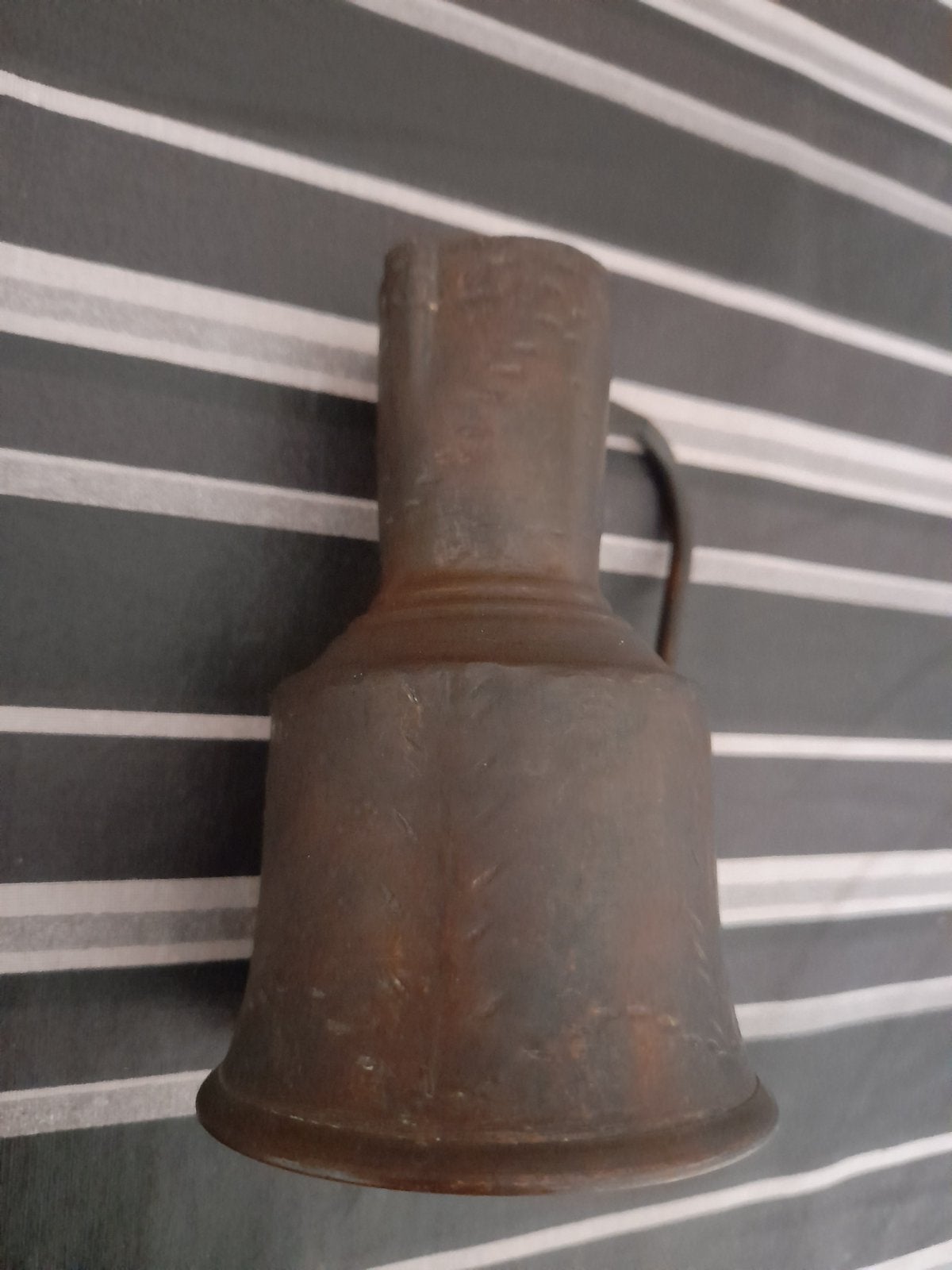 Een vintage koper kannetje met een uniek ontwerp., Antiek en Kunst, Ophalen of Verzenden, Koper