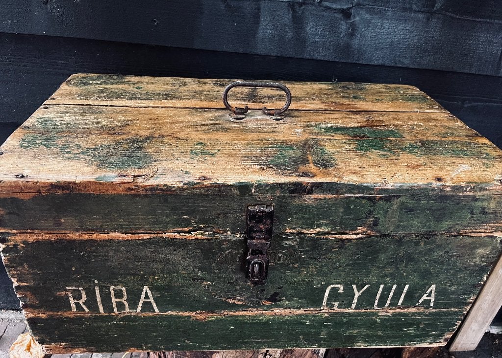 Antieke legerkist munitiekist gereedschap RIBA GYULA 1910?, Ophalen