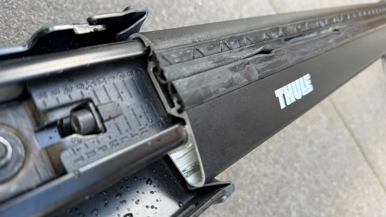 Thule WingBar Edge Dakdragers Zwart – Peugeot 208 (2019+), Auto diversen, Dakdragers, Ophalen, Zo goed als nieuw