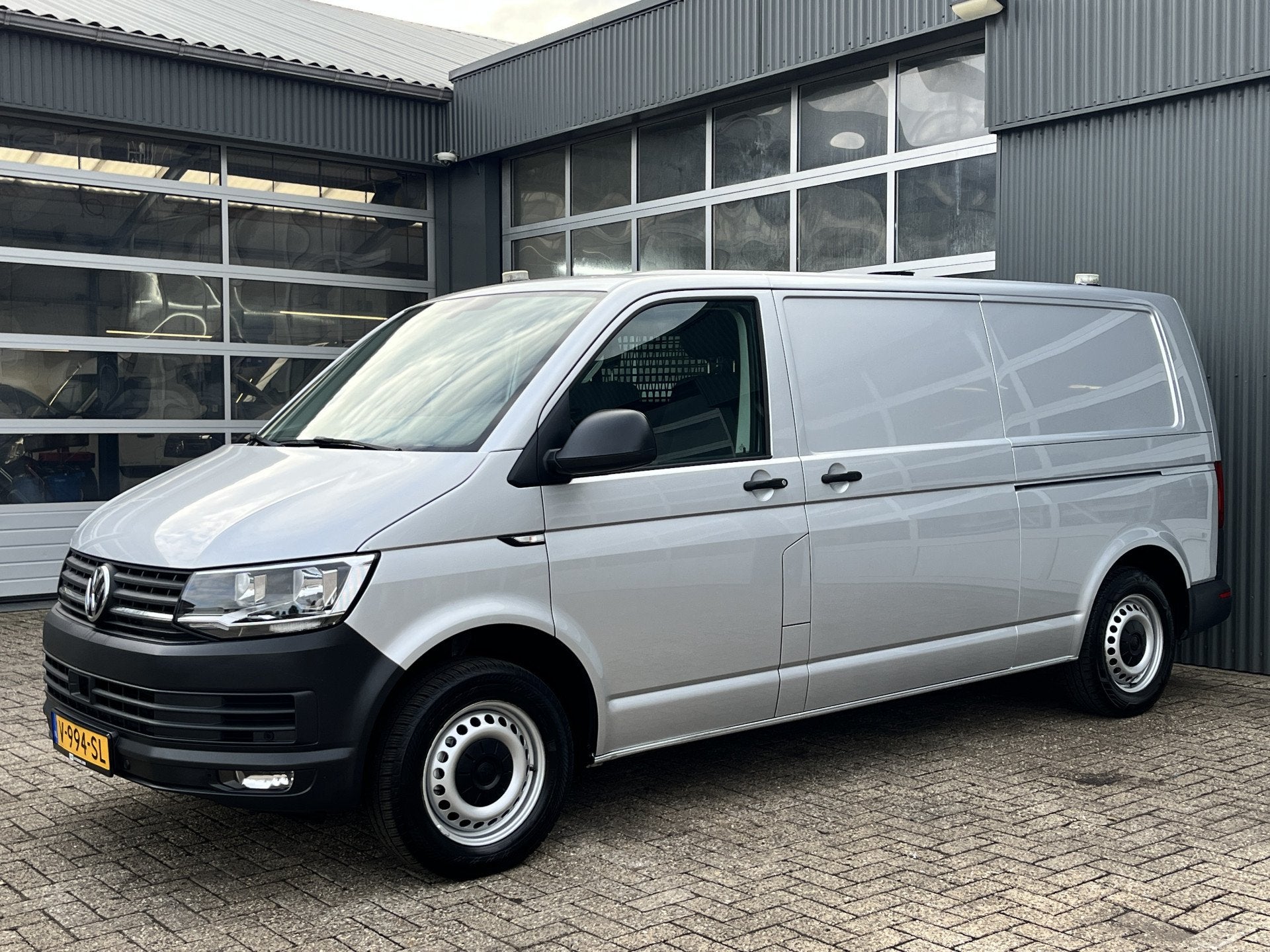 Volkswagen Transporter 2.0 TSI L2H1 Benzine Dubbele Schuifde, Voorwielaandrijving, Stof, Gebruikt, 4 cilinders