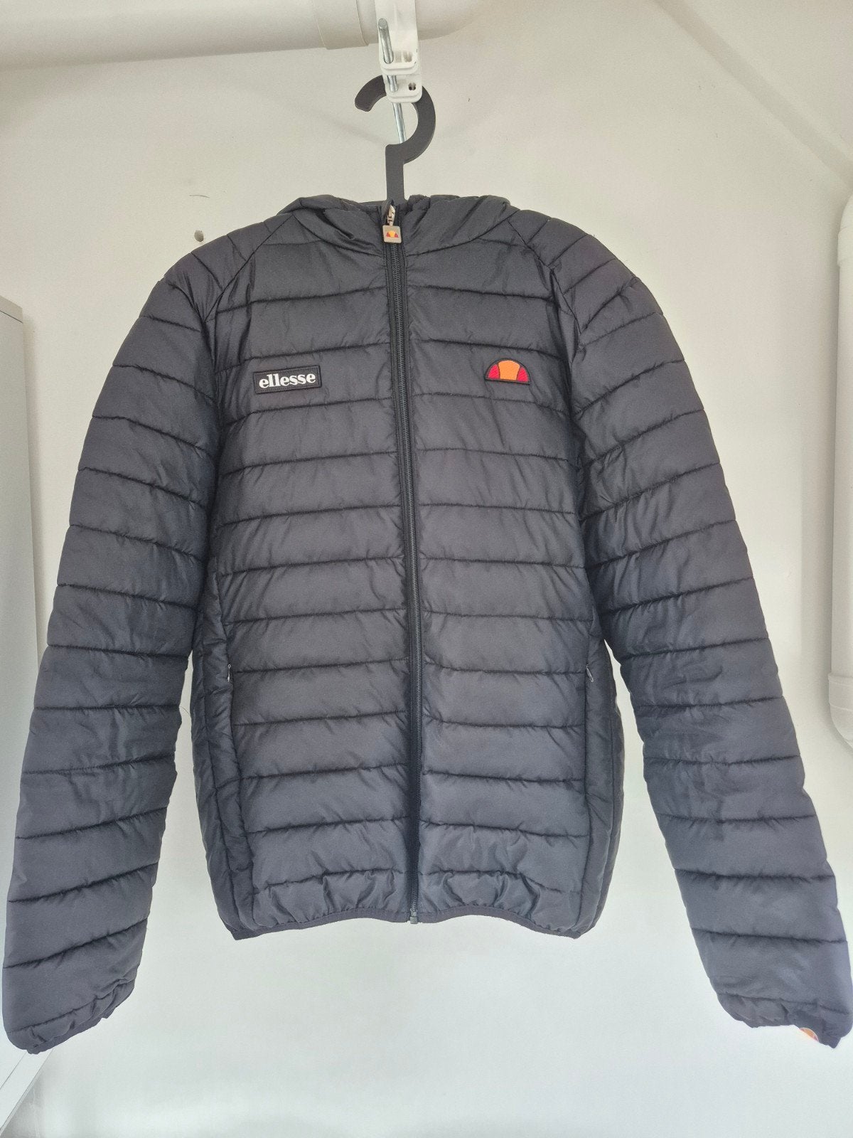 Ellesse gewatteerde jas met capuchon - Maat L, Maat 52/54 (L), Zwart, Zo goed als nieuw, Ellesse