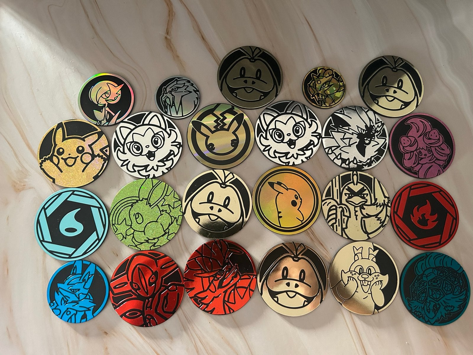 Pokémon TCG Accessoires Bundel: Munten, Gidsen, posters etc, Ophalen of Verzenden, Zo goed als nieuw, Overige typen