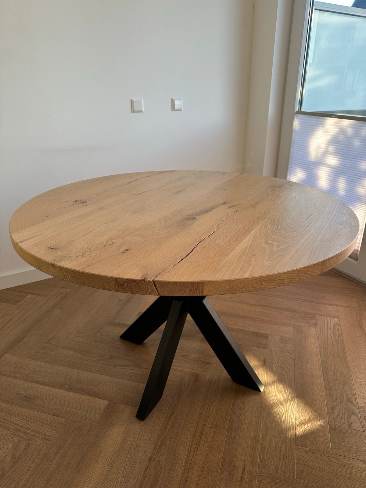 Ronde eettafel van eikenhout met stalen spinpoot, Ophalen, 100 tot 150 cm, Zo goed als nieuw, Vier personen