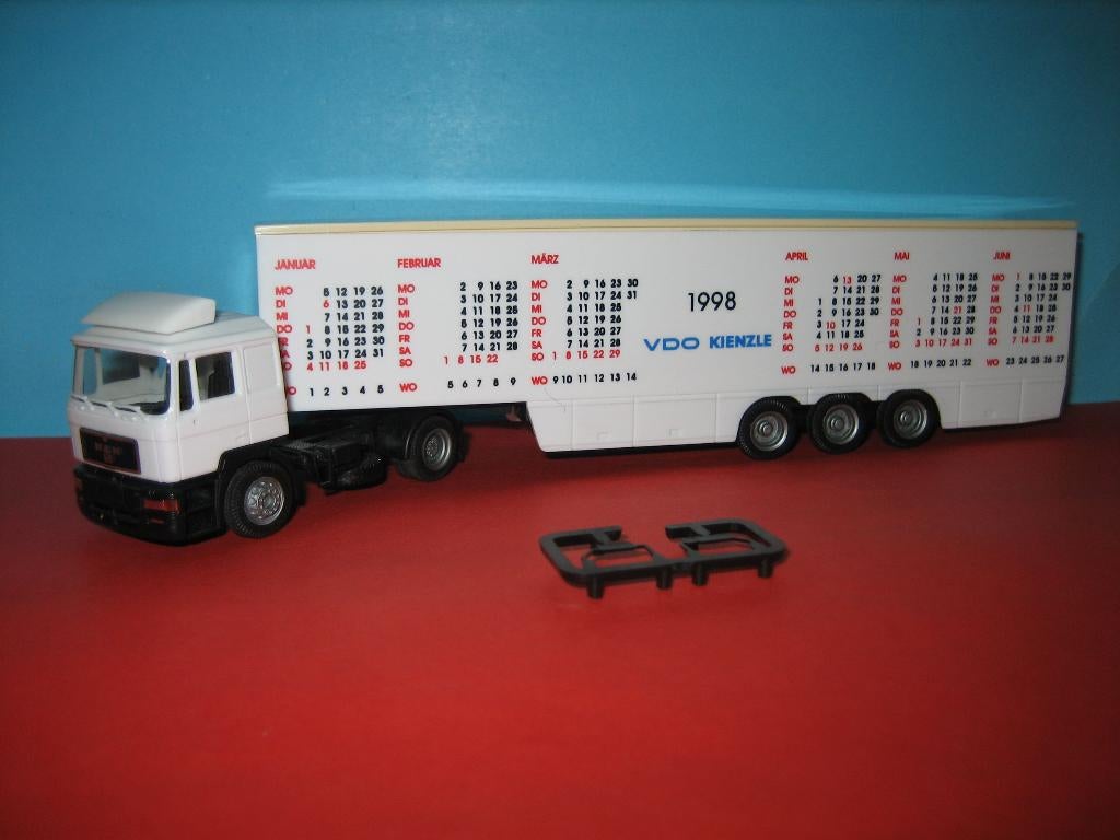 VDO-kalender 1998  MAN met oplegger  Herpa, Hobby en Vrije tijd, Modelauto's | 1:87, Ophalen of Verzenden, Zo goed als nieuw, Bus of Vrachtwagen