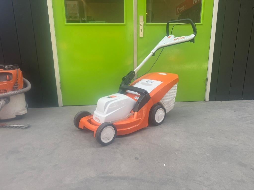 STIHL RME 443 C Elektrische Grasmaaier (2022), Tuin en Terras, Grasmaaiers, Cirkelmaaier, Elektrische grasmaaier, STIHL, Nieuw