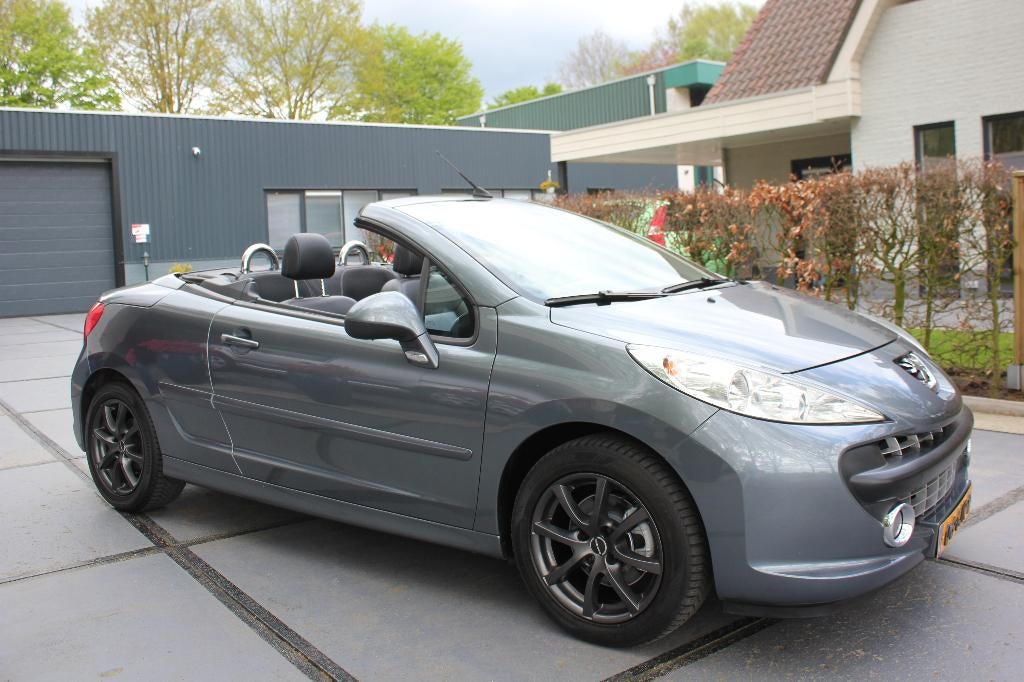 MOOIE, SPORTIEVE PEUGEOT 207 CC CABRIO TURBO!! VOL OPTIES!, Voorwielaandrijving, Zwart, 4 cilinders, Cabriolet