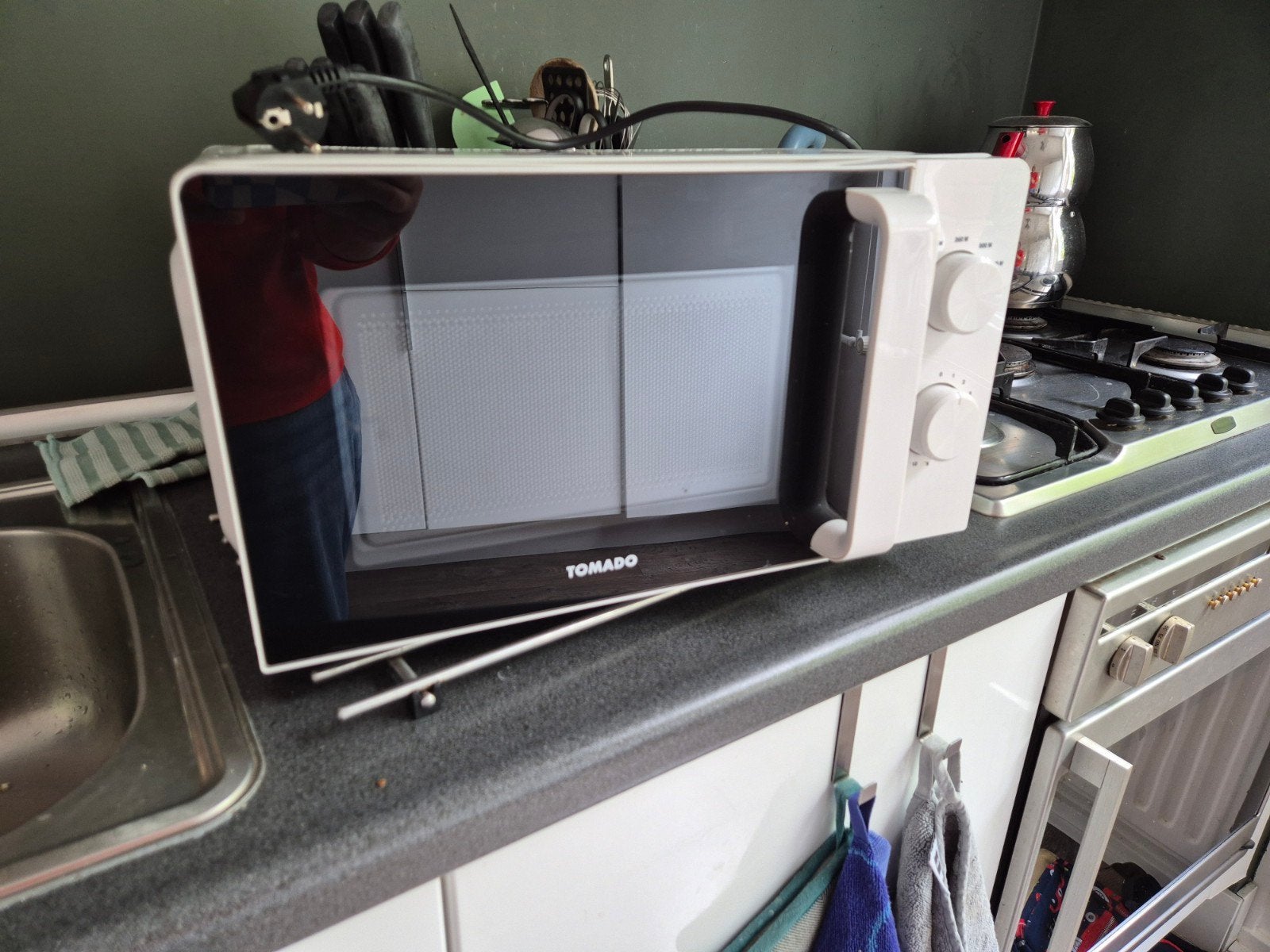 Simpele Tomado magnetron in goede staat!, Witgoed en Apparatuur, Magnetrons, Ophalen, Gebruikt, Minder dan 45 cm, Hete lucht