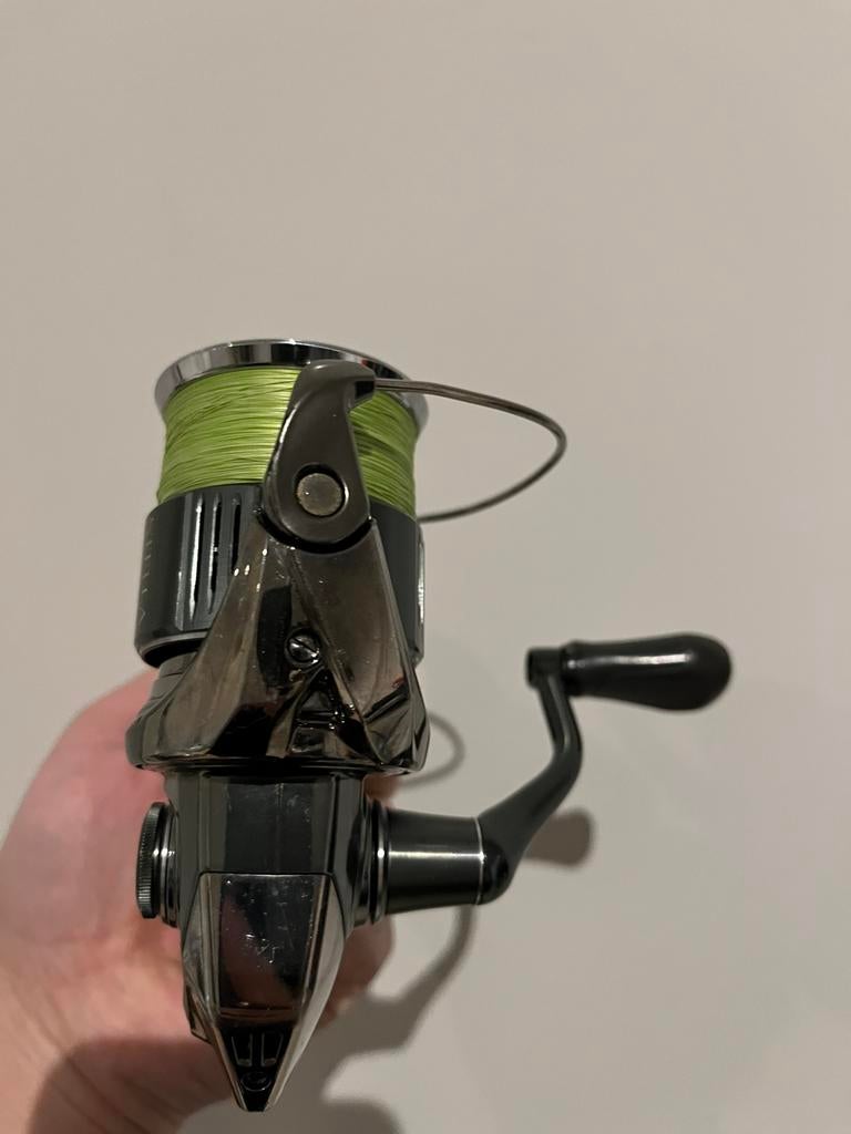 Te koop: Shimano Stella 2500 molen, Watersport en Boten, Hengelsport | Roofvissen, Ophalen of Verzenden, Zo goed als nieuw, Molen