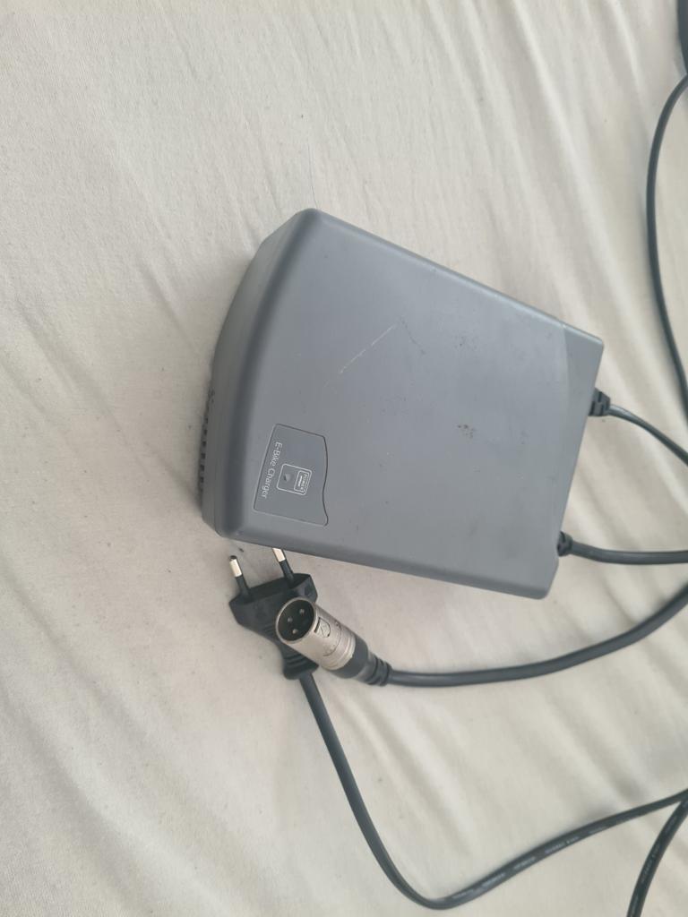 Sparta ion oplader Origineel 3pins, Fietsen en Brommers, Ophalen of Verzenden, Zo goed als nieuw