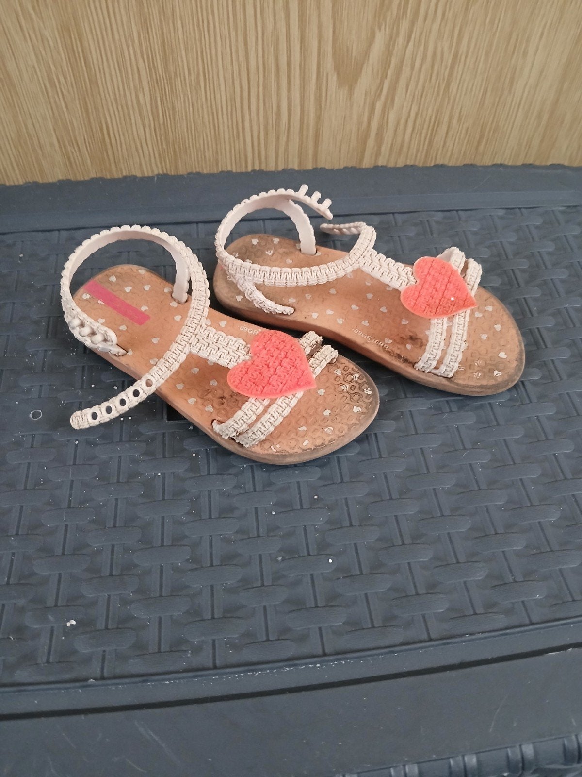 Ipanema slippers met hartjes, maat 22/24, Kinderen en Baby's, Gebruikt, Meisje, Ophalen of Verzenden, Ipanema