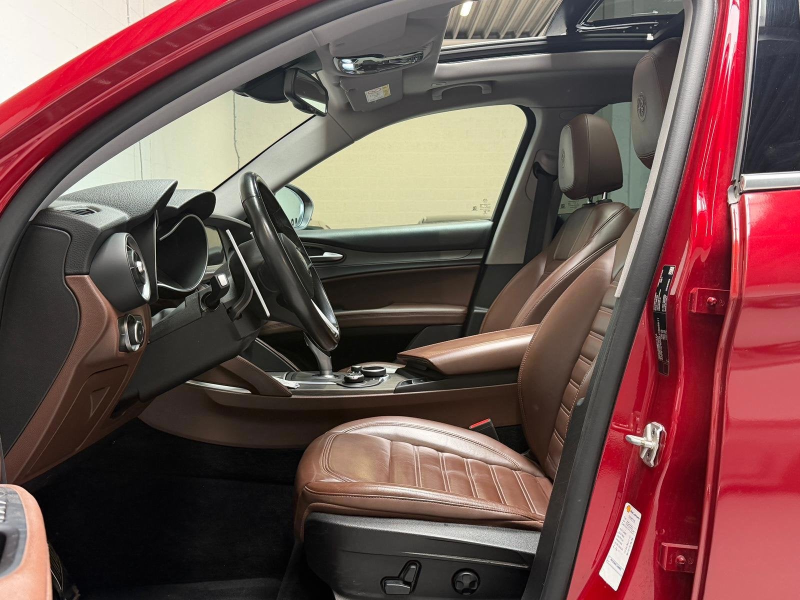 Alfa Romeo Stelvio 2.0 T AWD First Edition 280PK - SCHUIFDAK, Automaat, Zwart, 4 cilinders, Bedrijf