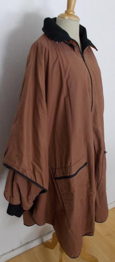 Aparte lange bruine jas van Finse merk Skandika! XL/XXL, Bruin, Verzenden, Maat 46/48 (XL) of groter, Zo goed als nieuw