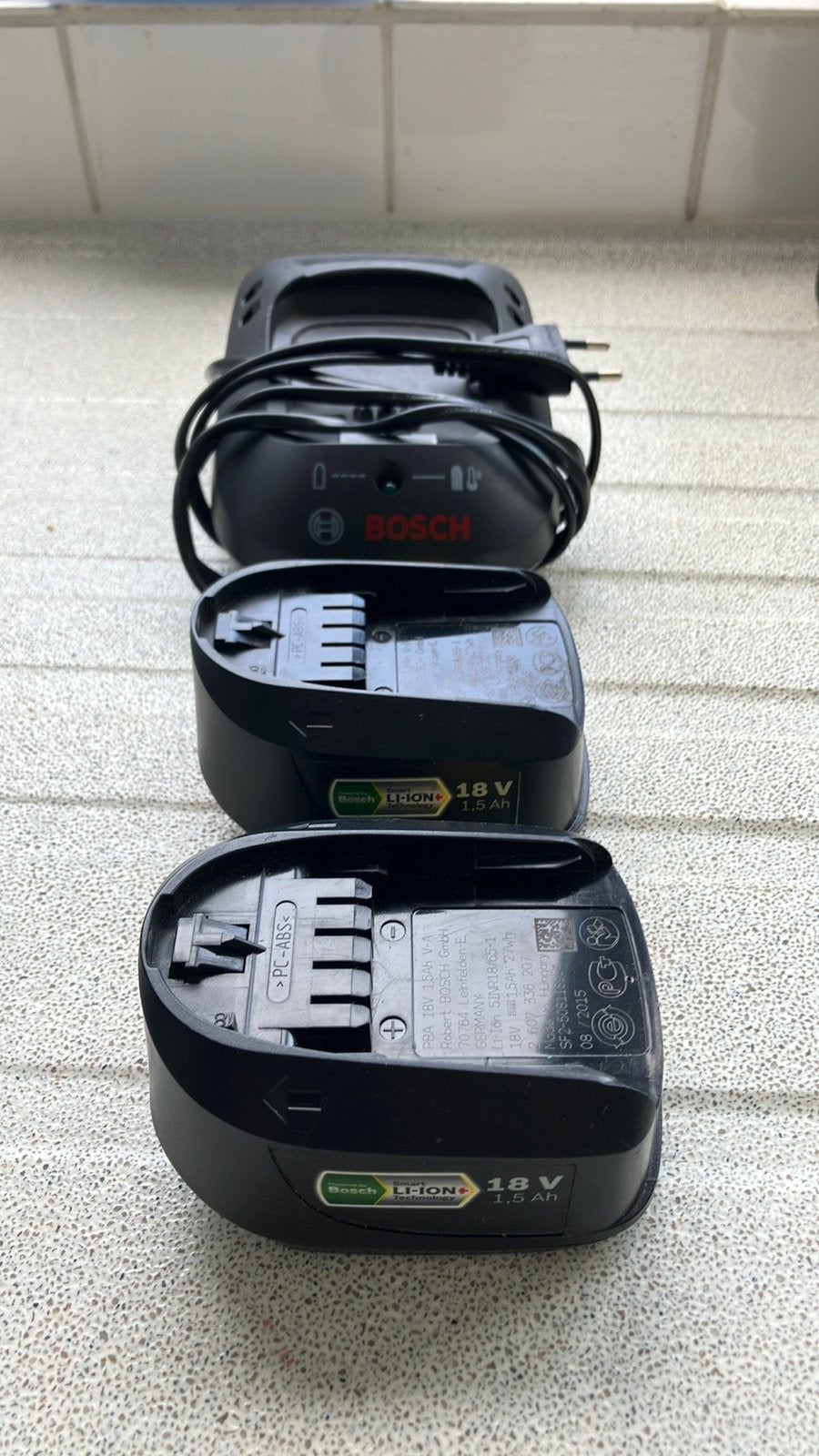 Acculader Bosch met 2 accu’s 18 V, Ophalen of Verzenden, Zo goed als nieuw, Overige typen