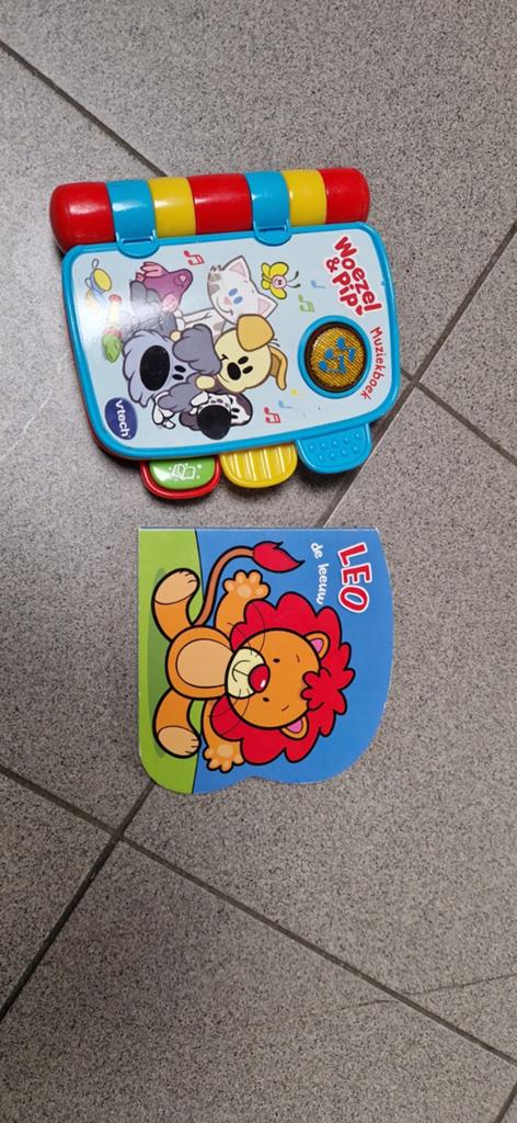 VTech Woezel & Pip Muziekboek en Leo de Leeuw boekje, Ophalen of Verzenden, Gebruikt, Overige typen, Met geluid