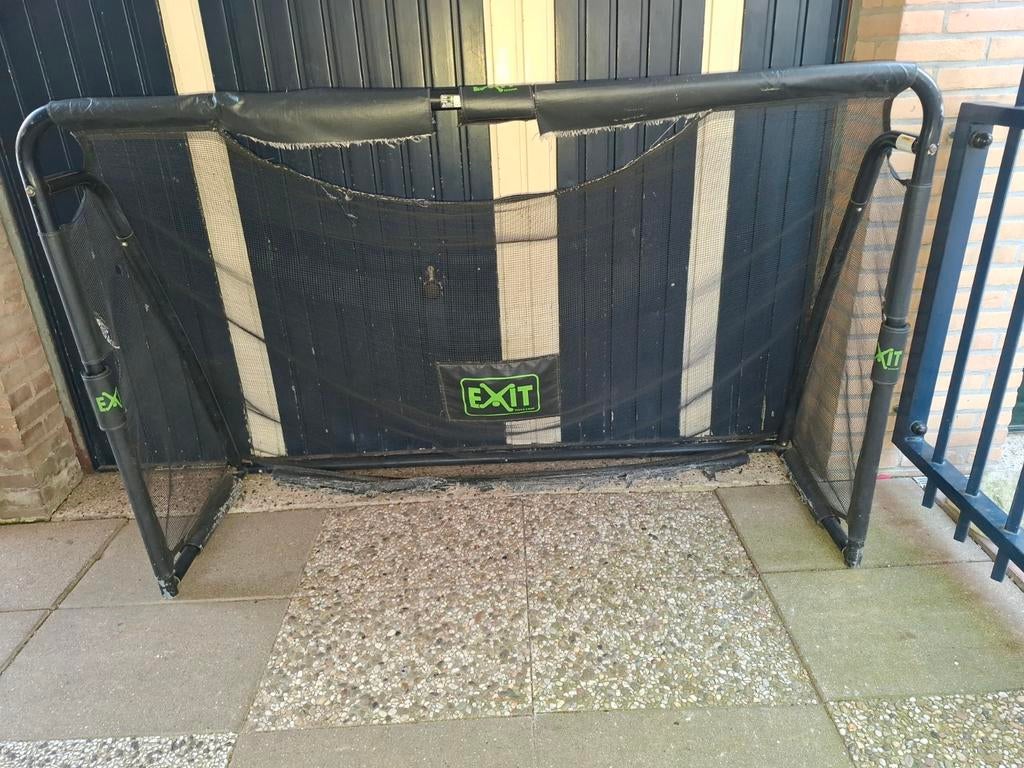 Gebruikt voetbaldoel - EXIT, Ophalen
