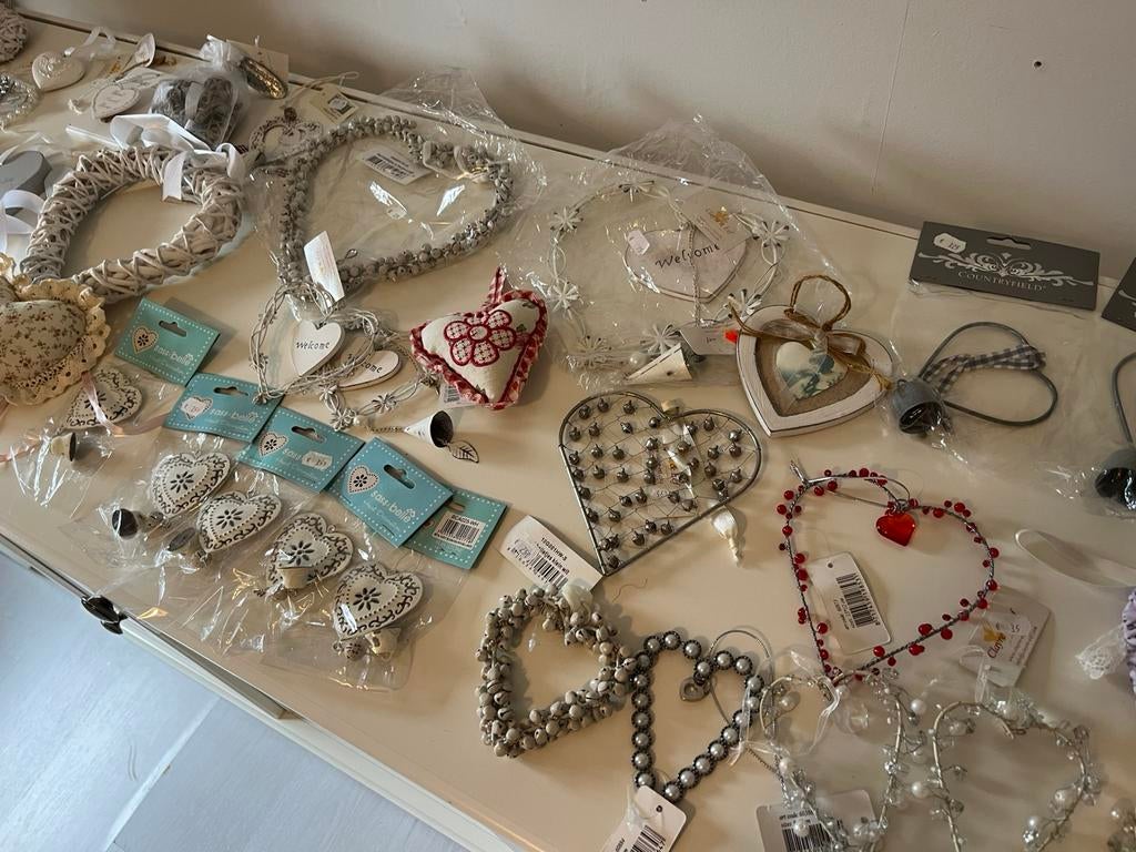 105 stuks hangers met hartjes, Verzenden, Meerkleurig, Nieuw, Overige typen