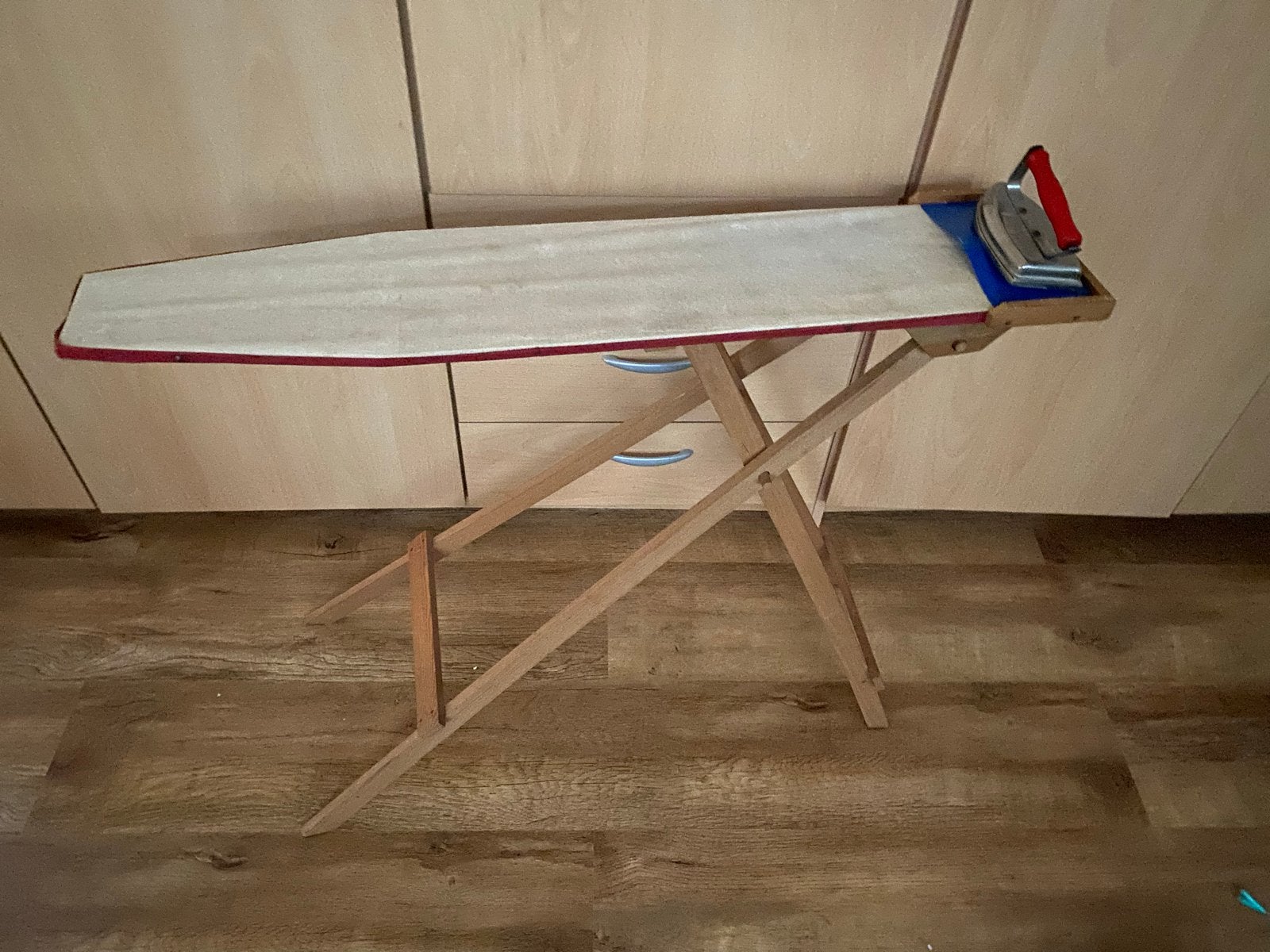 Vintage Strijkplank met Strijkijzer - Houten Frame, Kinderen en Baby's, Ophalen, Gebruikt