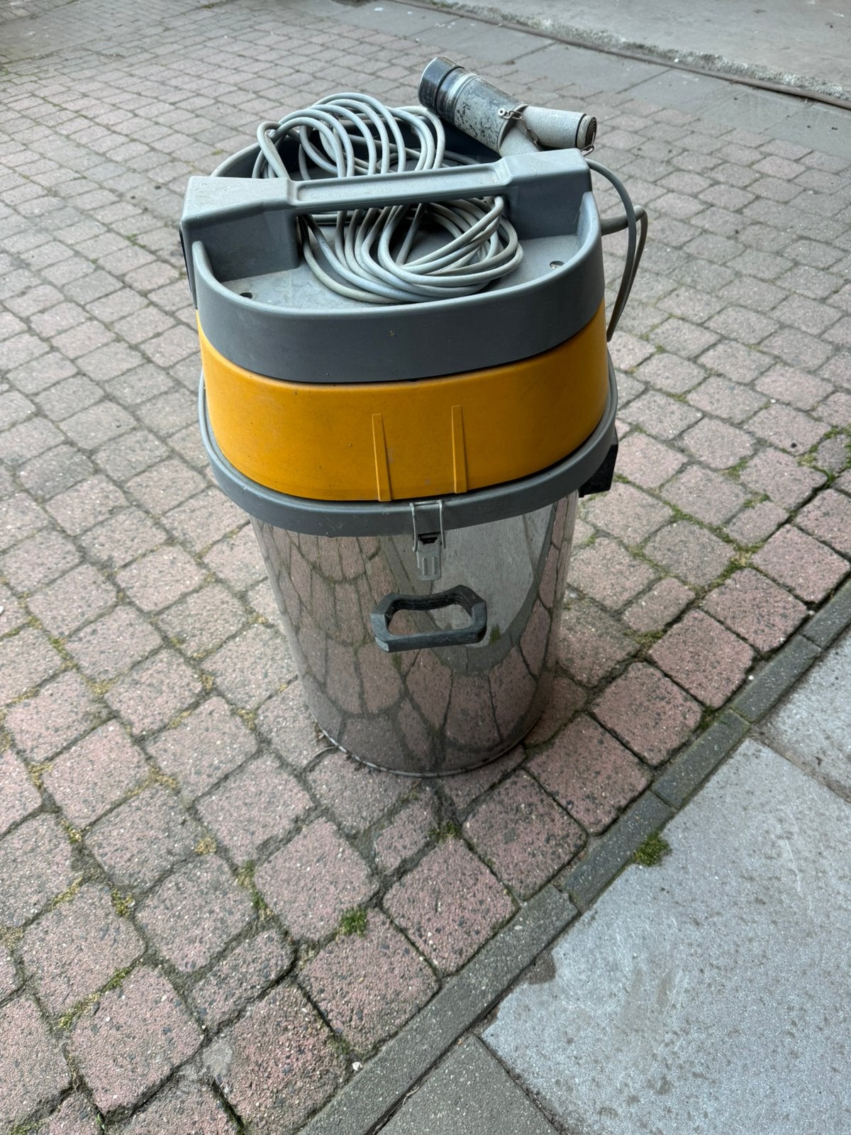 Idustriele stof zuiger 2 motoren, Ophalen of Verzenden, Zo goed als nieuw