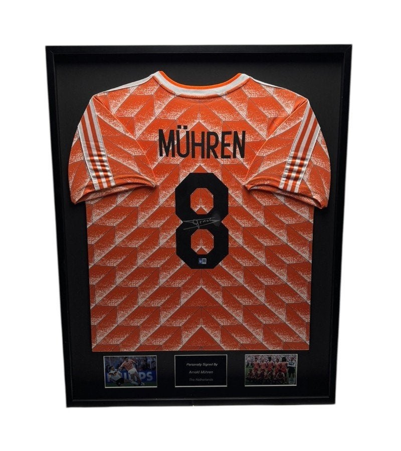 Arnold Mühren Nederland 1988 ingelijst gesigneerd shirt, Soccersignings.nl, Shirt, Nieuw, Ophalen of Verzenden