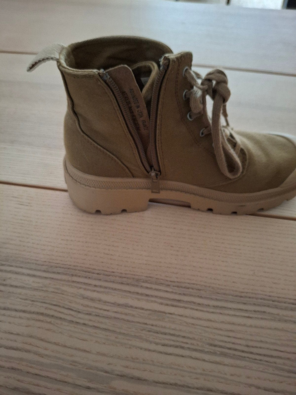 Palladium maat 39, Kleding | Dames, Schoenen, Beige, Lage of Enkellaarzen, Palladium, Ophalen of Verzenden