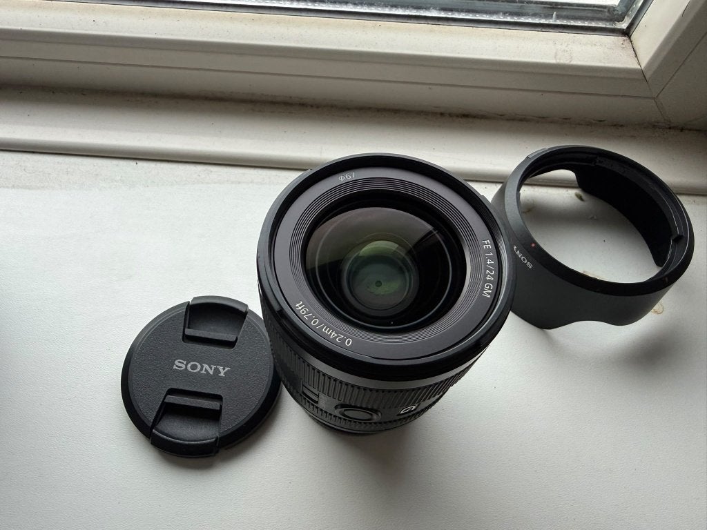 Sony FE 24mm f/1.4 GM (SEL24F14GM.SYX), Ophalen, Zonnekap, Sony E-mount, Sony