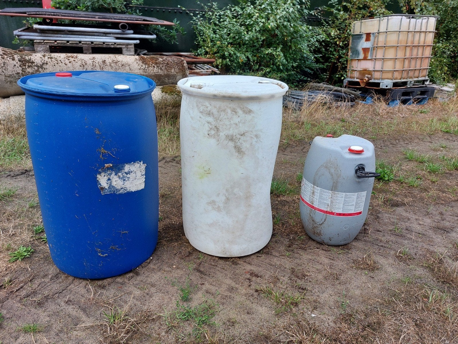 200 liter vaten, 60 liter vaten, jerrycan 20 liter/regenton, 150 liter of meer, Ophalen